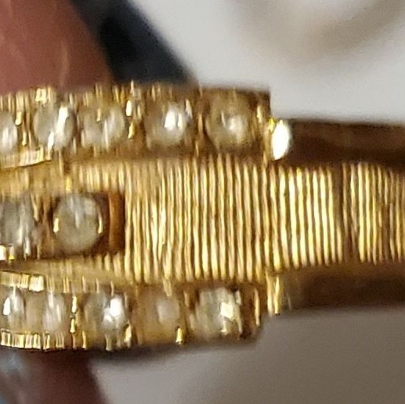 One vintage avon goldtoned belt ring size 6 (2 available) - Picture 3 of 3